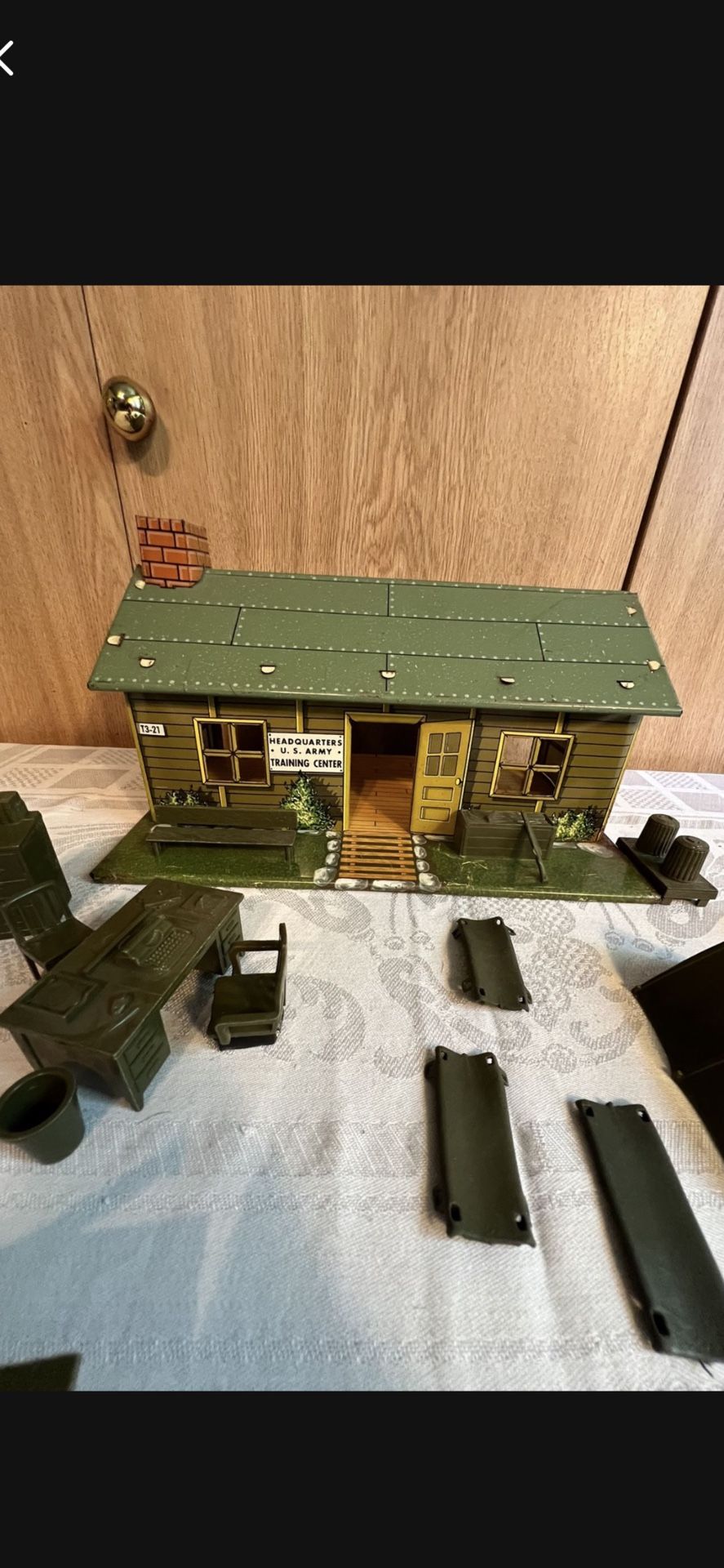 Original Vintage 1950’s Louis Marx Army Training Center Headquarters.. Tin Litho -building with accessories.