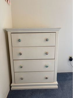 white 4 drawer dresser