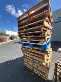 24x Used 48”x40” Wood Pallets