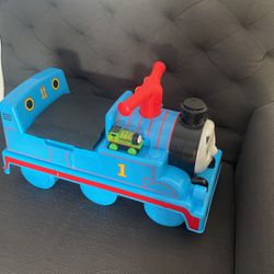 Thomas & Friends Tracks Ride-on Foot to Floor includes Thomas & Percy train NIB