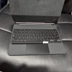 Like New Magical Keyboard And Apple Pencil