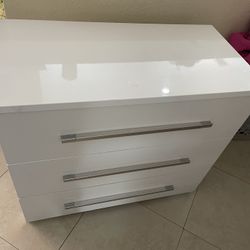 Dresser White 