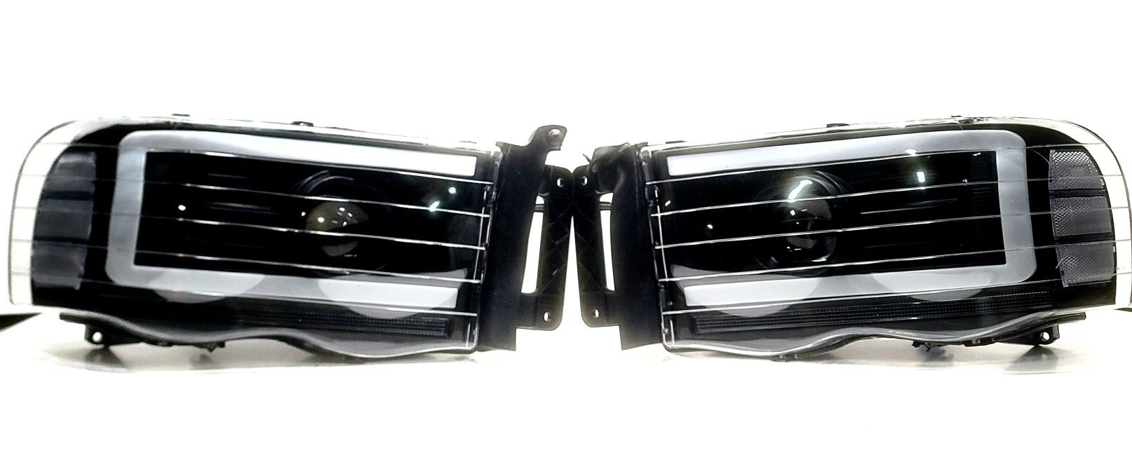 HEADLIGHTS  FOR 2002-2005 RAM LED DRL SEQUENTIAL TURN SIGNAL PROJECTOR