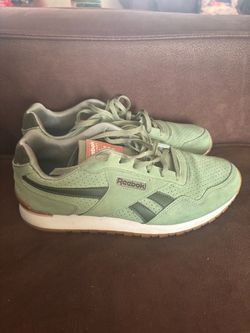 Women’s Size 91/2 Reebok Classic Suede Sneakers Green