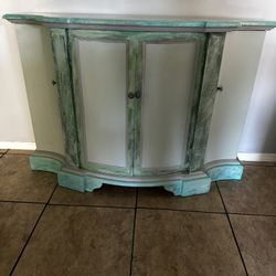 Cabinet Hutch And Mirror Set 