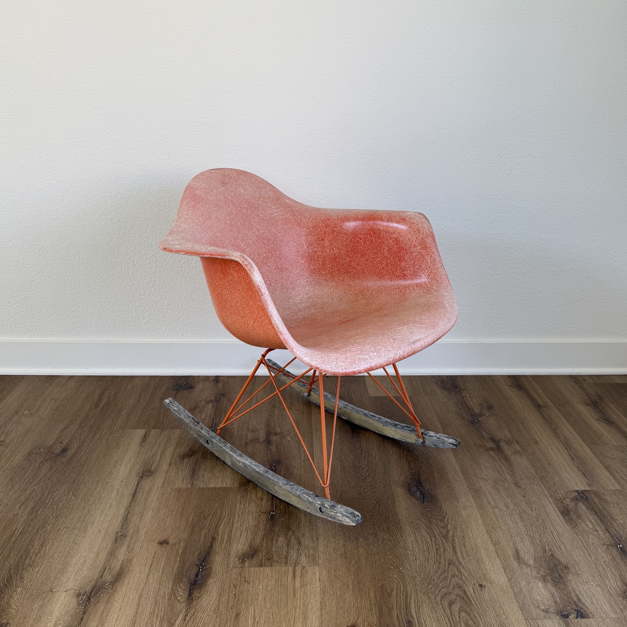 🪑 Modernica Los Angeles Fiberglass Rocking Chair – Orange