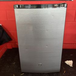 GE Mini Fridge