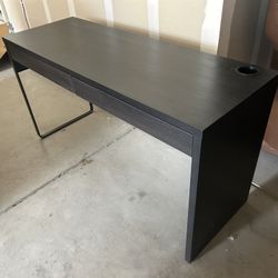 Modern Black Computer Desk with 2 Drawers – Excellent Condition