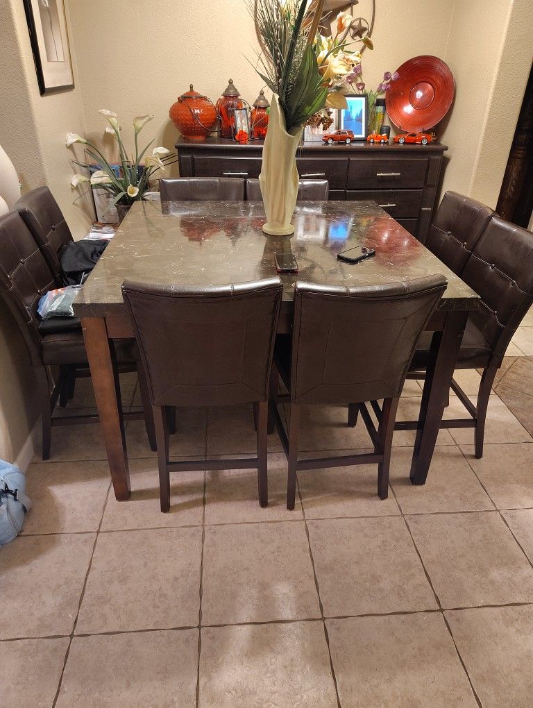 Dining Room Table And Chairs 