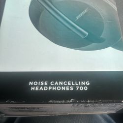 Boise- Noise cancelling headphones 700