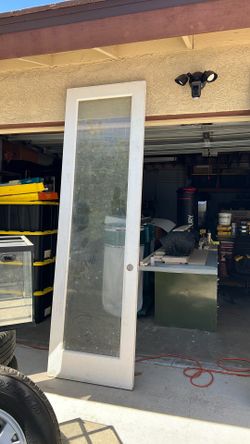 2’4 X 8’0 LB Glass Pantry