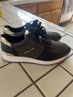 Michael Kors size 7