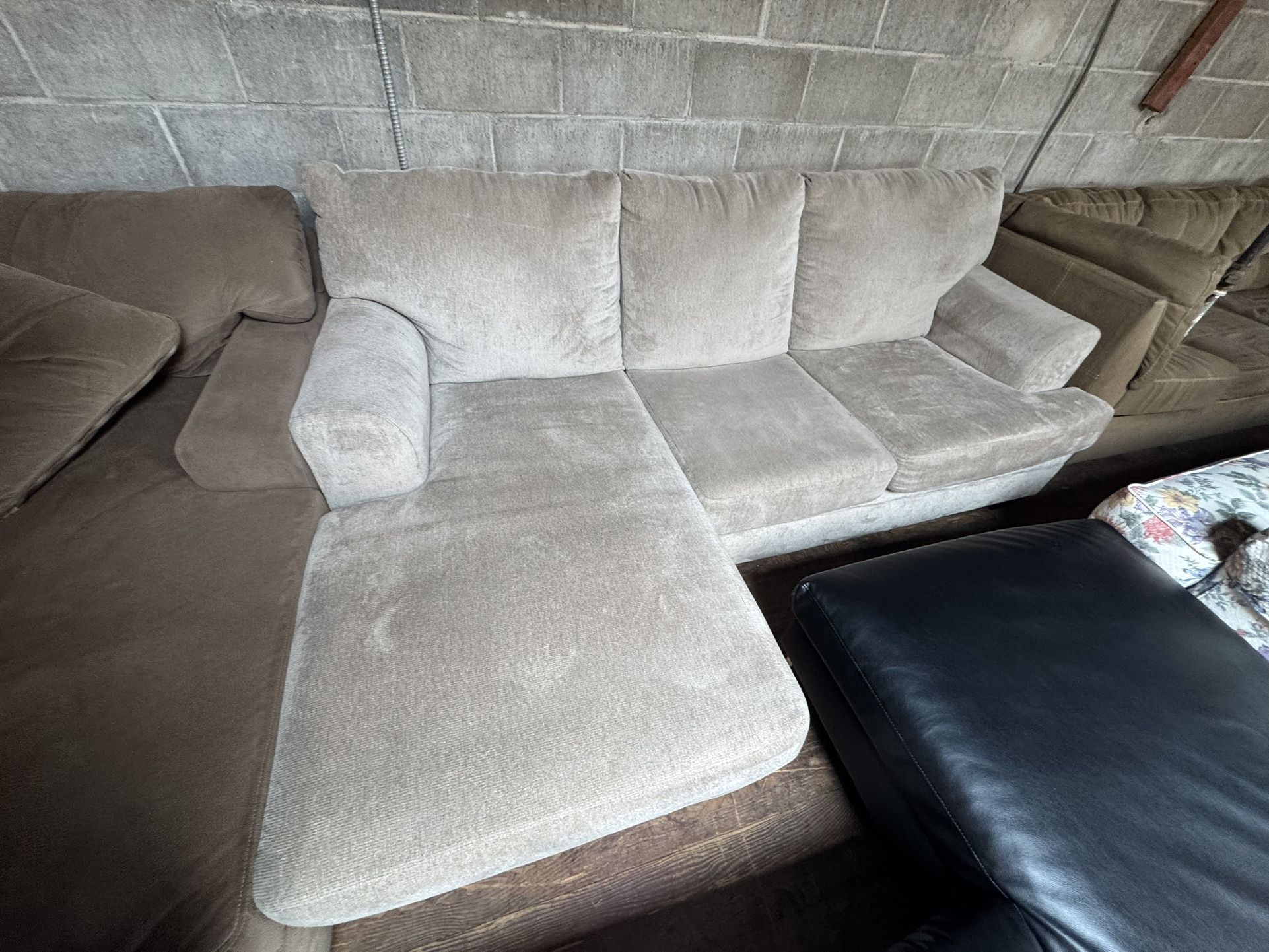 L Shaped Reversible Ottoman Sectional Couch “WE DELIVER”