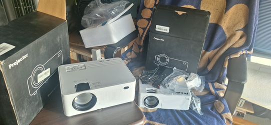 I SALE TWO KEYSTONE LCD USB LEDPROJECTORS