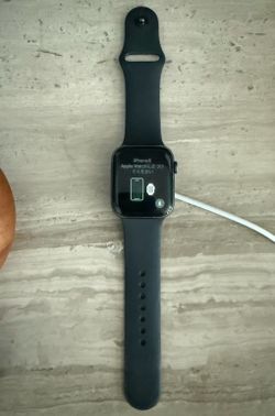 Apple Watch Series 5 44mm w/ Extra Bands + Charger