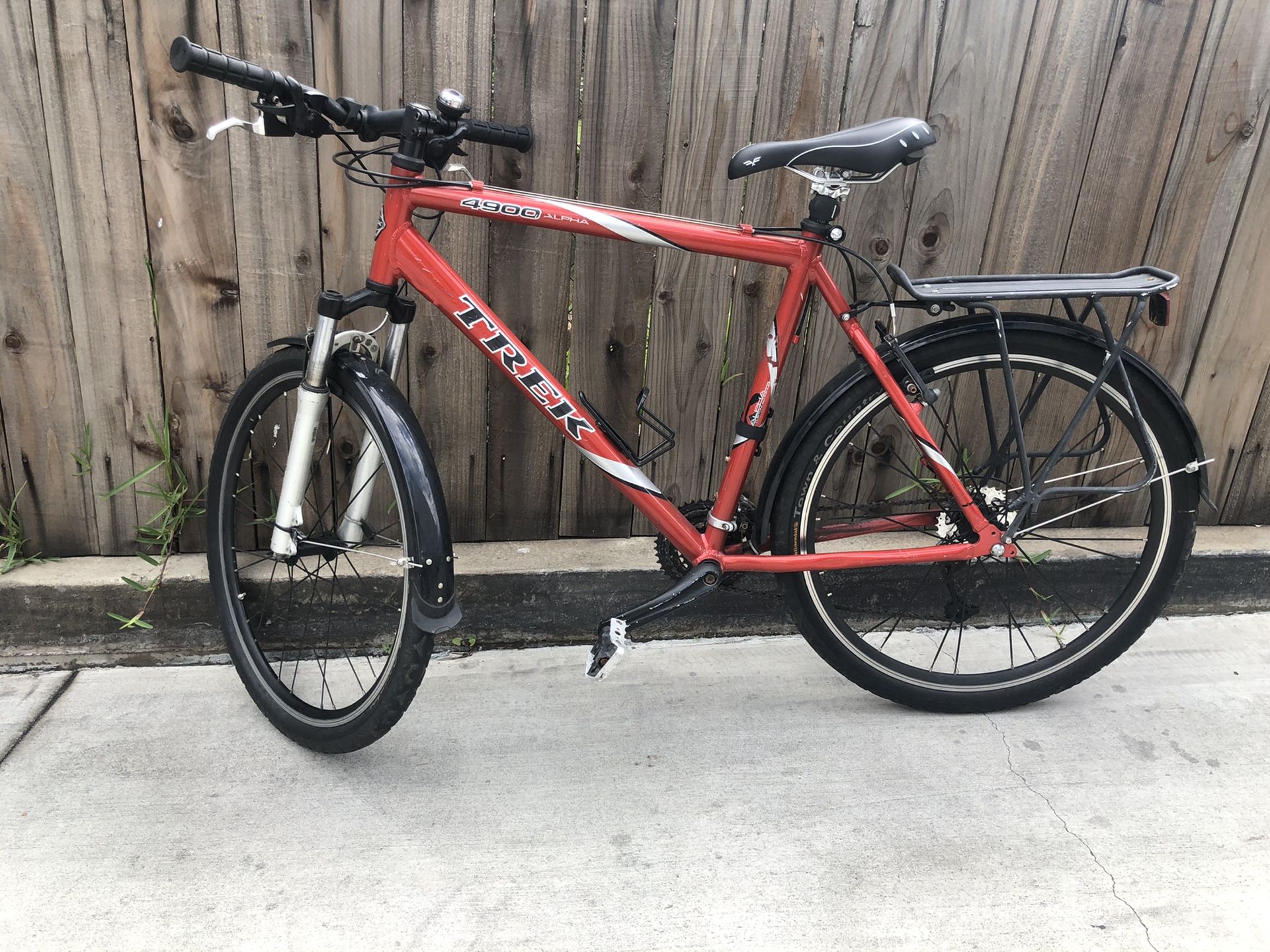 21 inch Trek 4900 alpha mountain bike with hybrid tires
