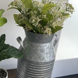 Artificial decorative floral arrangements