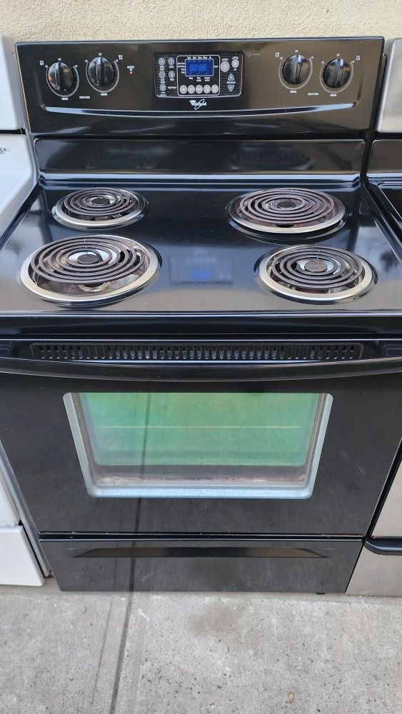 Preciosa Estufa Electrica Whirlpool Luz 220V Seminueva Lista Para Usar Super Limpia Trabaja Muy Bien Los Cuatro Quemadores Y El Horno $150