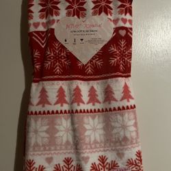Betsy Johnson Christmas Plush Throw Blanket