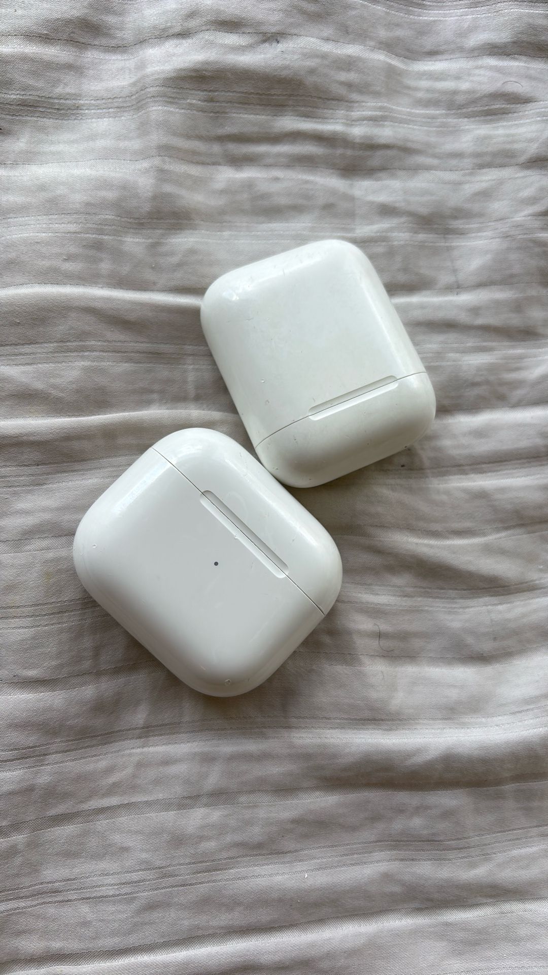 Wireless earphones chargers