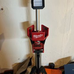 Milwaukee Tripod Light