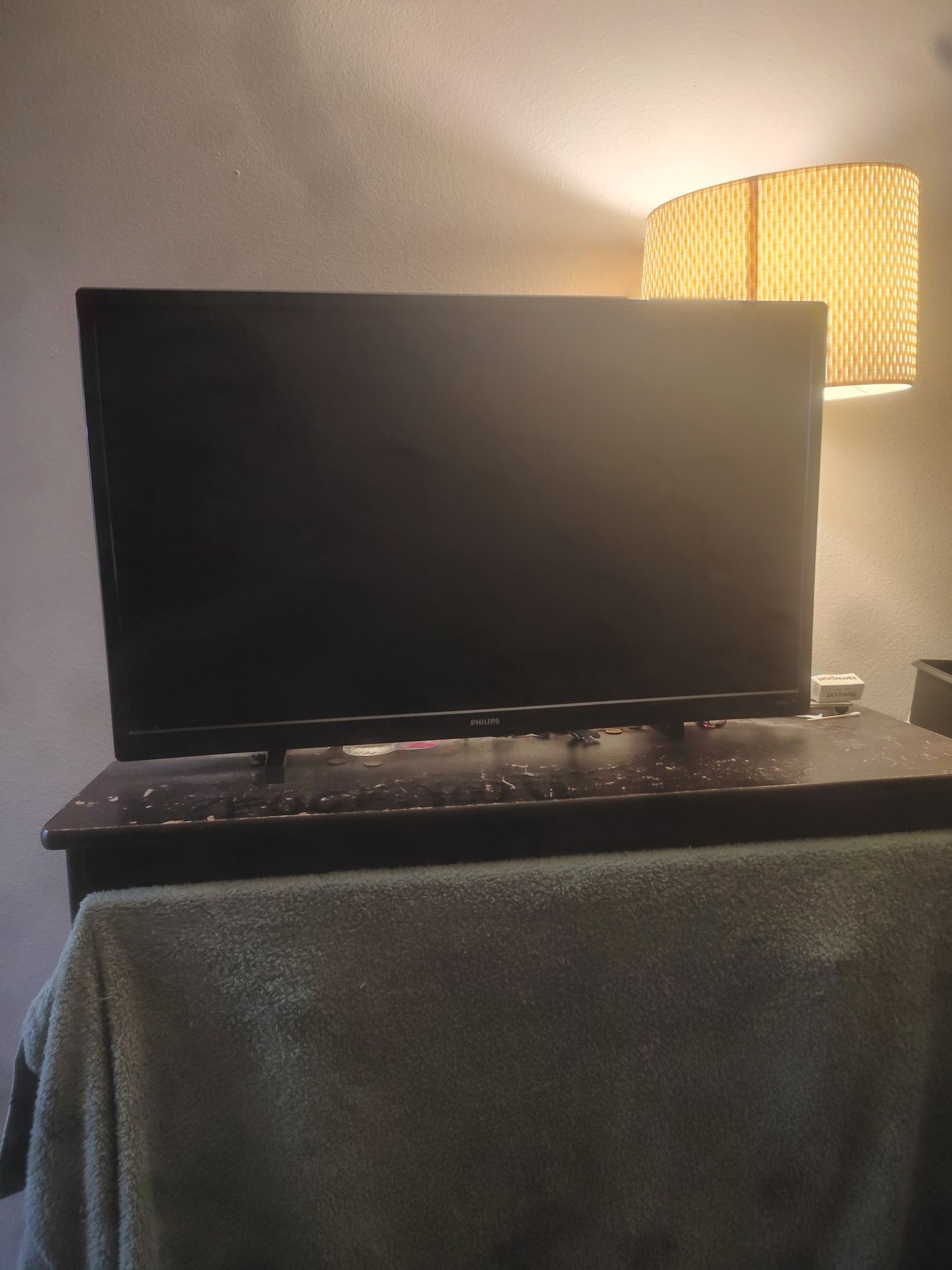 Philips 32 inch smart Roku tv