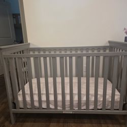 Baby Crib And Mattress 