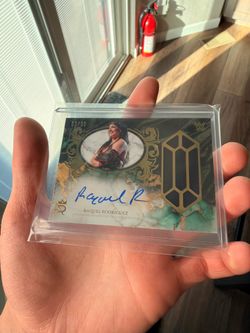Topps WWE Royalty Raquel Rodriguez Patch Auto 93/99