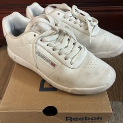 Reebok Classic Women Size6