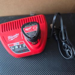 Milwaukee M12 Charger with 1.5Ah Battery