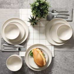Gibson Stoneware Table Set 