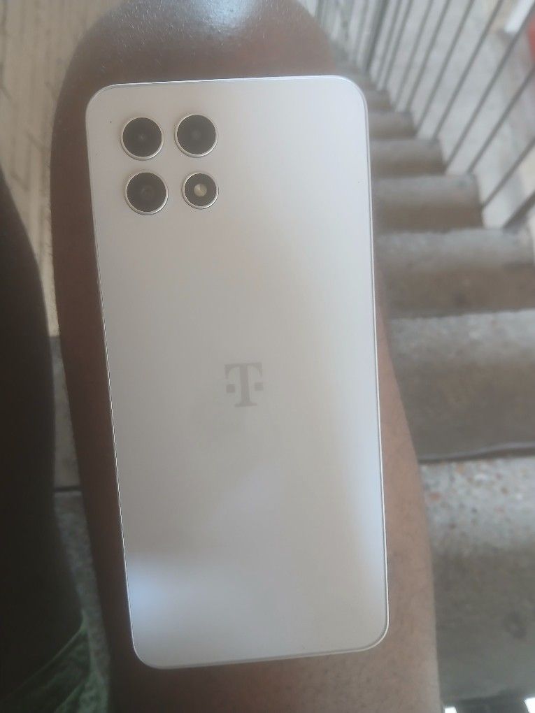 Raveel Phone By Metro