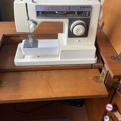 Singer Sewing Machine Model 6136