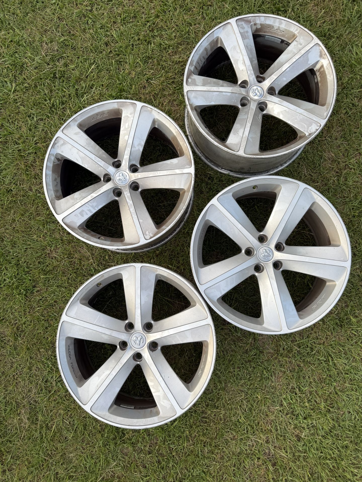 2010 Dodge Charger Srt Wheels (one Is Cracked)