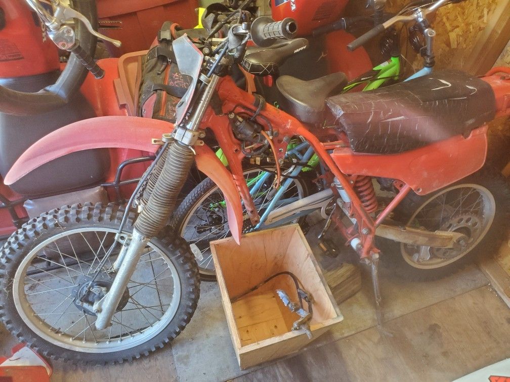1982 XR250R parts Bike With Title