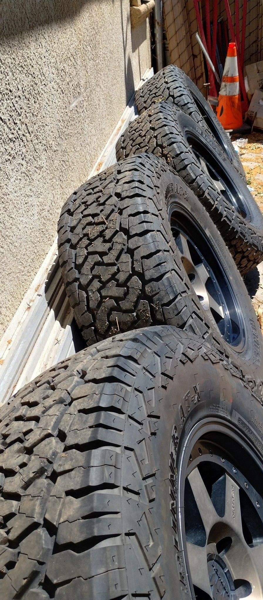Llantas Para Toyotas Nissan Silverado Sierras 35 12 50 Rin 18 Muy Buenas Condiciones