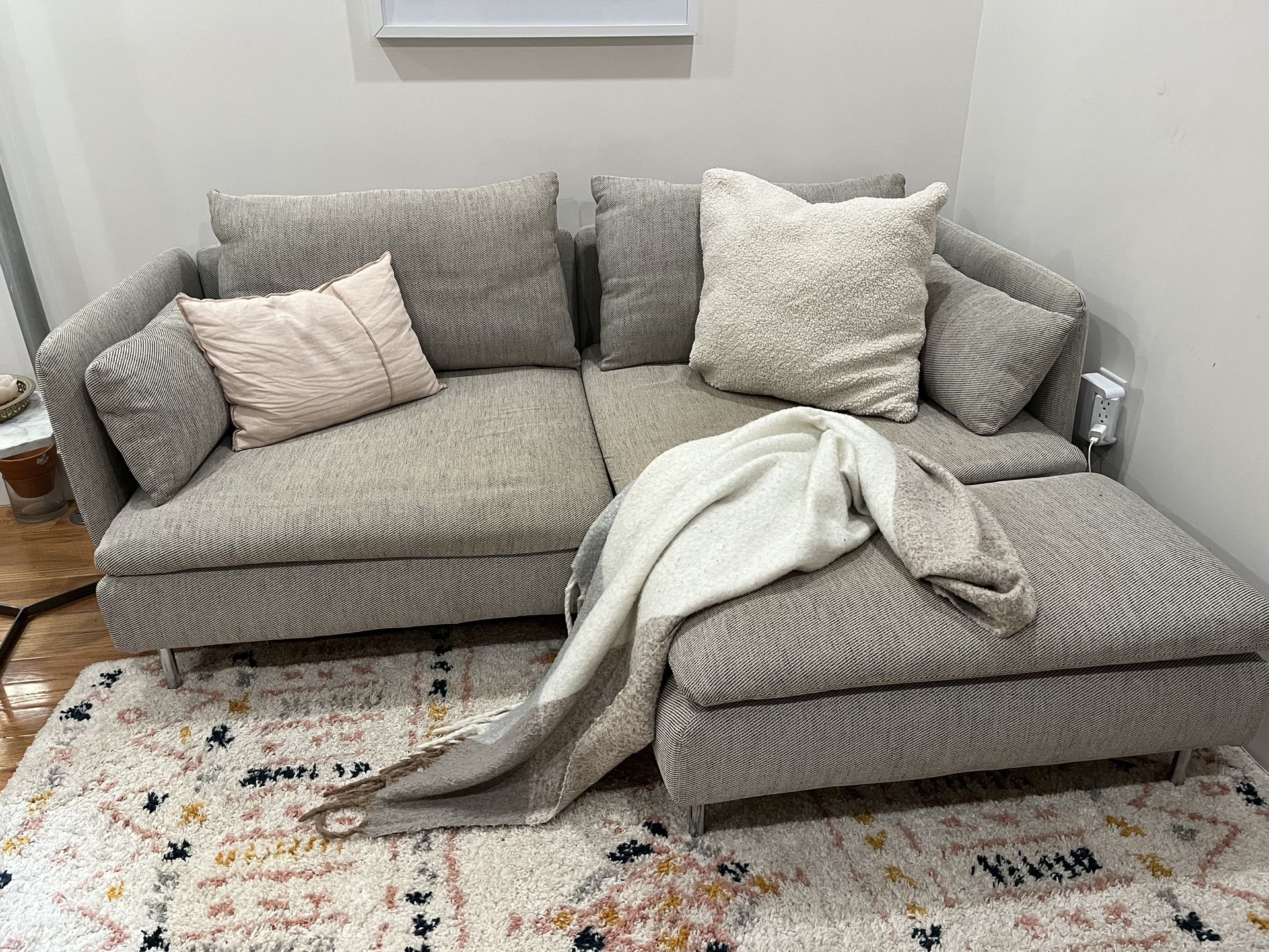 IKEA SODERHAM sectional Loveseat with chaise