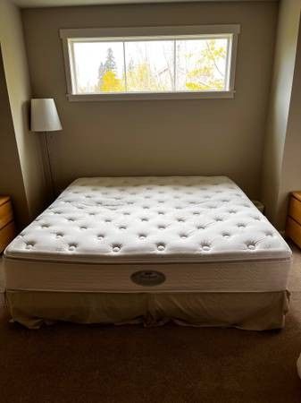 Clean King Size Beautyrest Mattress 