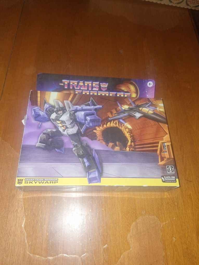 Transformers Reissue Walmart And School Stove Skywarp $15 Brand New