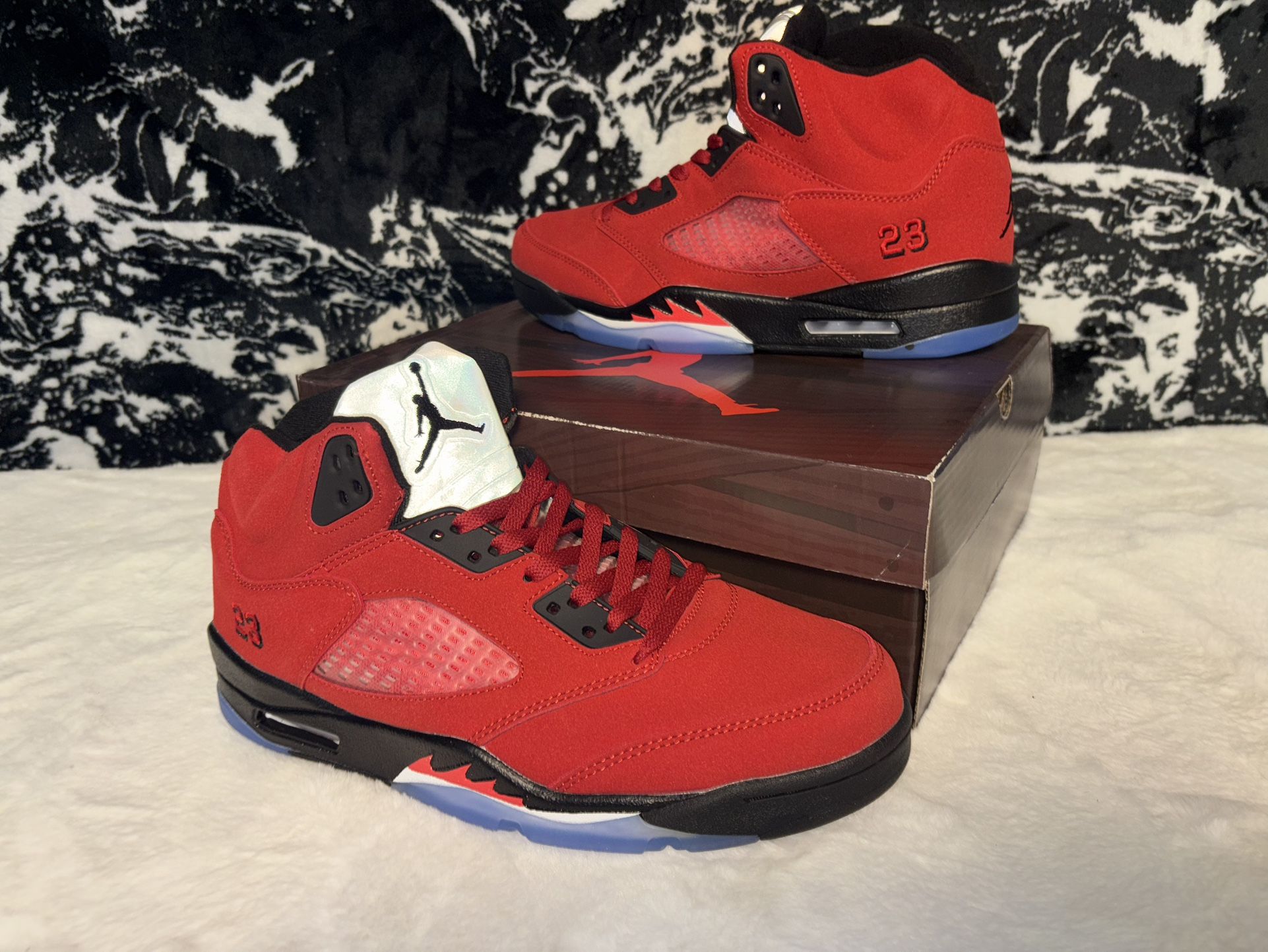 NEW Size 13 Men Jordan 5 Retro Raging Bulls DD0587-600