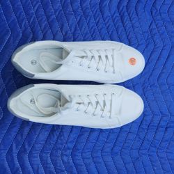 Tennis sneakers