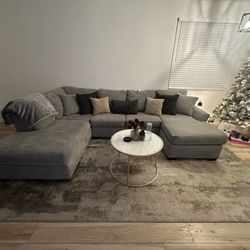 Broyhill Sectional Sofa Couch, Area rug And Coffee Table