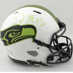 🔥 DK METCALF SIGNED/AUTOGRAPHED SEAHAWKS AUTHENTIC LUNAR ECLIPSE HELMET BECKETT🔥