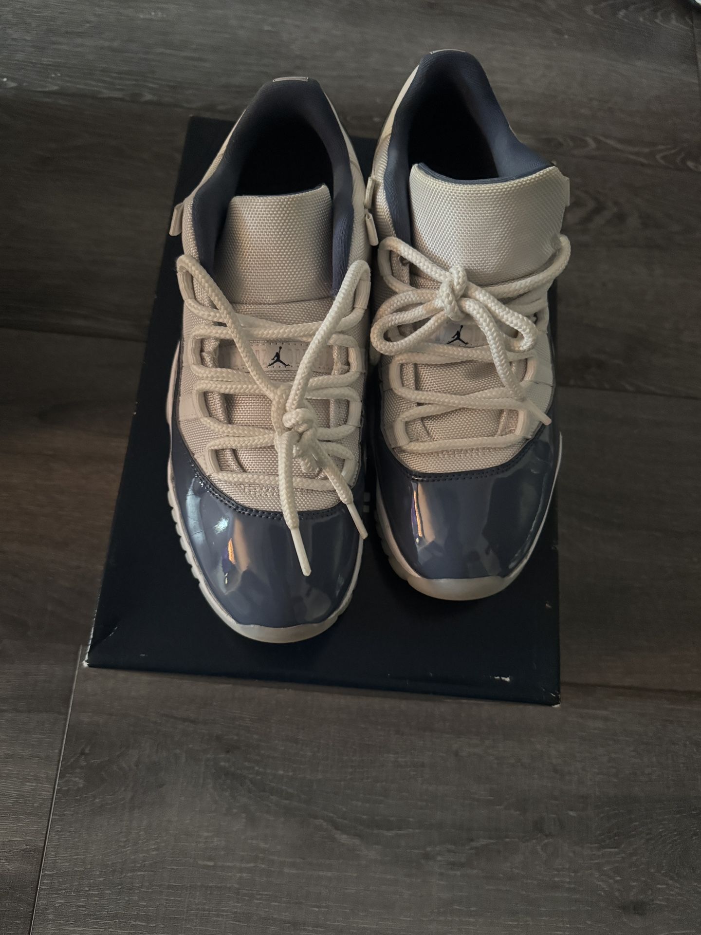 Jordan 11 Low Size 8.5