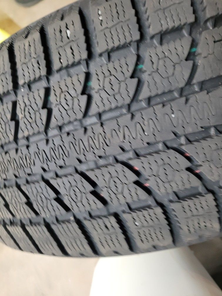 Nice Set 4 Toyo Observe Snow Tires