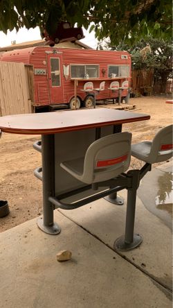 Table w/ chairs