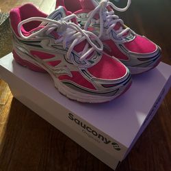 Saucony girls size 5.5