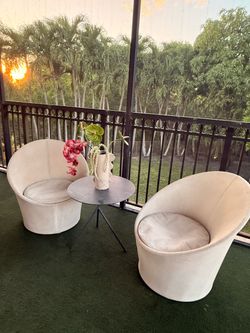 Set of 2 chairs and table