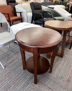 ☕🔥 50% OFF SALE – Elegant Oval Cherry Brown Table 🔥☕ ✨ Brand New & Fully Assembled ✨