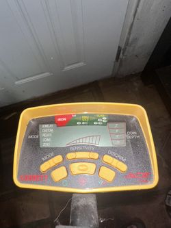 Garrett ACE 350 Metal Detector 